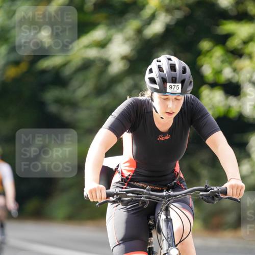 14.09.2025 - Stadtparktriathlon Michael Burmester http://msf.ph/oto/8912477 14.09.2025 11:37:08 Radfahren 975, 1027, 1048 meine-sportfotos.de