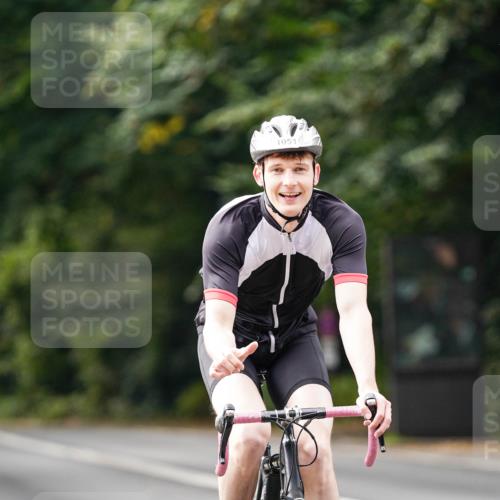 14.09.2025 - Stadtparktriathlon Michael Burmester http://msf.ph/oto/8912484 14.09.2025 11:37:18 Radfahren 1051 meine-sportfotos.de