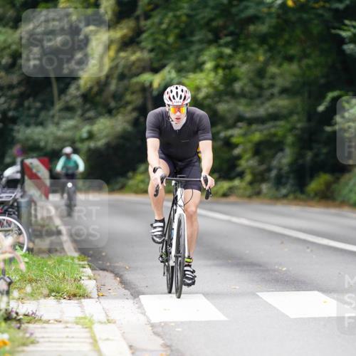 14.09.2025 - Stadtparktriathlon Michael Burmester http://msf.ph/oto/8912486 14.09.2025 11:37:29 Radfahren 1040 meine-sportfotos.de