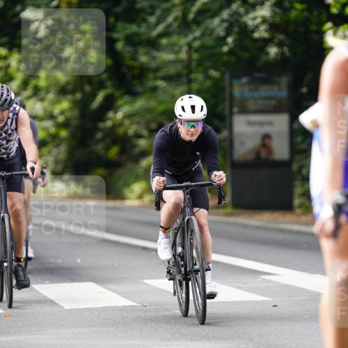 14.09.2025 - Stadtparktriathlon Michael Burmester http://msf.ph/oto/8912509 14.09.2025 11:37:59 Radfahren 963, 987, 1033, 1064, 1080, 1102 meine-sportfotos.de