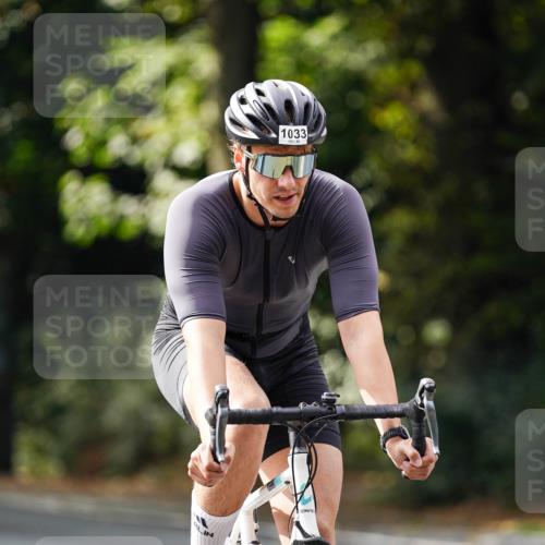 14.09.2025 - Stadtparktriathlon Michael Burmester http://msf.ph/oto/8912512 14.09.2025 11:38:01 Radfahren 963, 987, 1033, 1064, 1080, 1102 meine-sportfotos.de