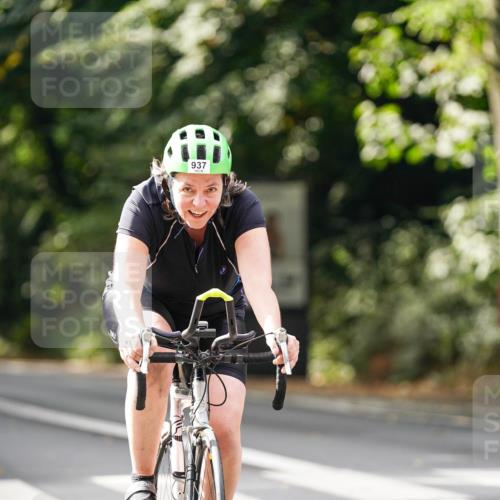 14.09.2025 - Stadtparktriathlon Michael Burmester http://msf.ph/oto/8912521 14.09.2025 11:38:21 Radfahren 937, 939 meine-sportfotos.de