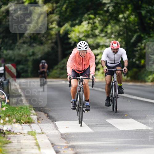14.09.2025 - Stadtparktriathlon Michael Burmester http://msf.ph/oto/8912527 14.09.2025 11:38:30 Radfahren 828, 939, 955, 1078 meine-sportfotos.de