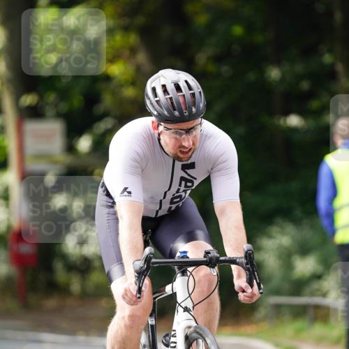 14.09.2025 - Stadtparktriathlon Michael Burmester http://msf.ph/oto/8912557 14.09.2025 11:39:11 Radfahren 949, 952, 1014, 1062, 1091 meine-sportfotos.de