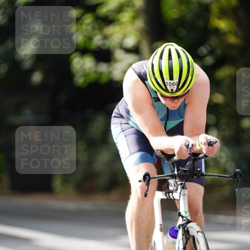 14.09.2025 - Stadtparktriathlon Michael Burmester http://msf.ph/oto/8912598 14.09.2025 11:39:58 Radfahren 822, 929, 945, 957, 1056, 1060, 1067 meine-sportfotos.de