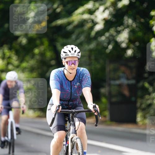 14.09.2025 - Stadtparktriathlon Michael Burmester http://msf.ph/oto/8912603 14.09.2025 11:40:01 Radfahren 822, 929, 945, 957, 1053, 1056, 1060 meine-sportfotos.de
