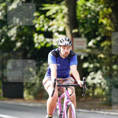 14.09.2025 - Stadtparktriathlon Michael Burmester http://msf.ph/oto/8912609 14.09.2025 11:40:07 Radfahren 822, 945, 1053 meine-sportfotos.de