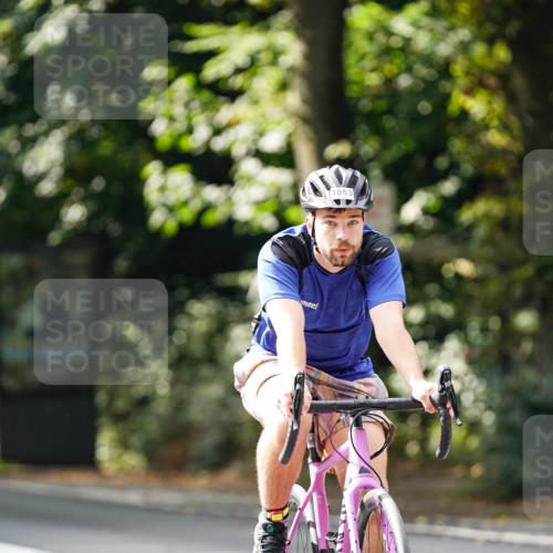 14.09.2025 - Stadtparktriathlon Michael Burmester http://msf.ph/oto/8912610 14.09.2025 11:40:07 Radfahren 822, 945, 1053 meine-sportfotos.de