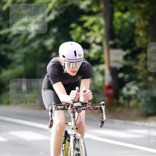 14.09.2025 - Stadtparktriathlon Michael Burmester http://msf.ph/oto/8912656 14.09.2025 11:41:18 Radfahren 951 meine-sportfotos.de