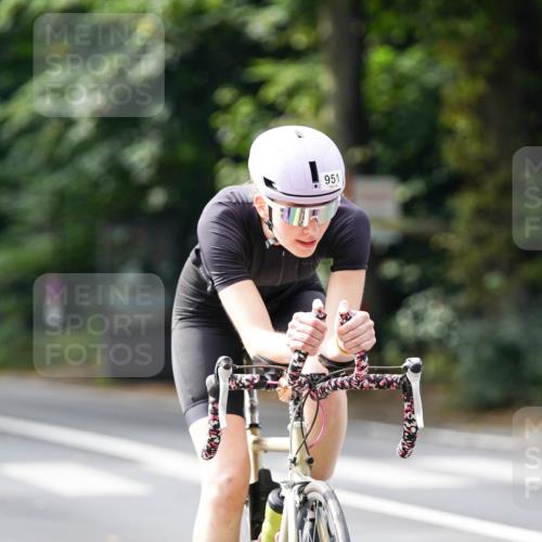 14.09.2025 - Stadtparktriathlon Michael Burmester http://msf.ph/oto/8912657 14.09.2025 11:41:18 Radfahren 951 meine-sportfotos.de