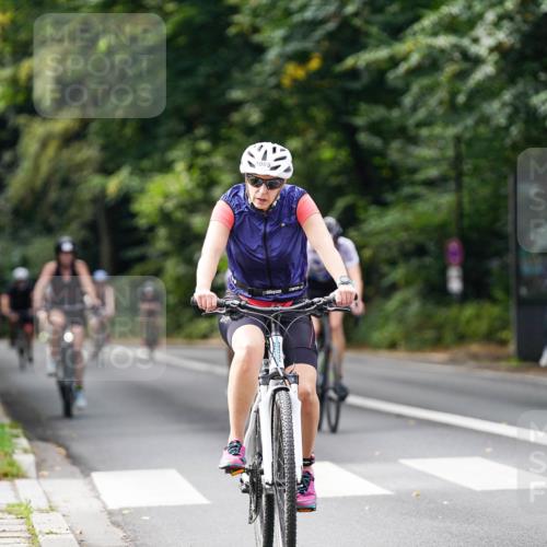 14.09.2025 - Stadtparktriathlon Michael Burmester http://msf.ph/oto/8912720 14.09.2025 11:42:39 Radfahren 993, 997, 1000, 1005, 1017, 1072, 1076, 1092, 1103, 1113 meine-sportfotos.de