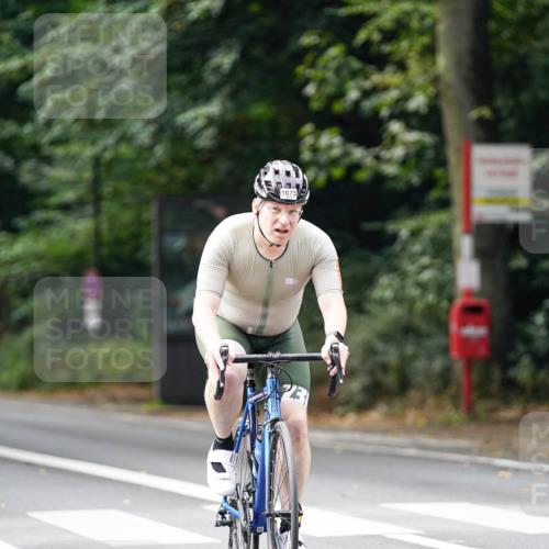 14.09.2025 - Stadtparktriathlon Michael Burmester http://msf.ph/oto/8912737 14.09.2025 11:42:51 Radfahren 824, 926, 990, 1000, 1017, 1029, 1055, 1072, 1075, 1094 meine-sportfotos.de