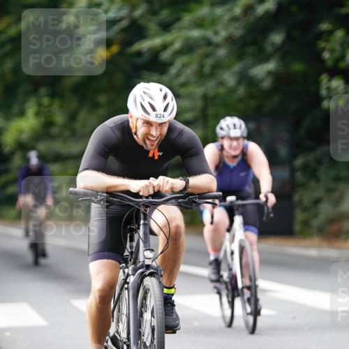 14.09.2025 - Stadtparktriathlon Michael Burmester http://msf.ph/oto/8912739 14.09.2025 11:42:53 Radfahren 824, 926, 941, 990, 1000, 1029, 1055, 1075, 1094, 1119 meine-sportfotos.de