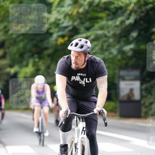14.09.2025 - Stadtparktriathlon Michael Burmester http://msf.ph/oto/8912743 14.09.2025 11:42:58 Radfahren 789, 824, 941, 976, 990, 1008, 1029, 1055, 1057, 1075, 1119 meine-sportfotos.de