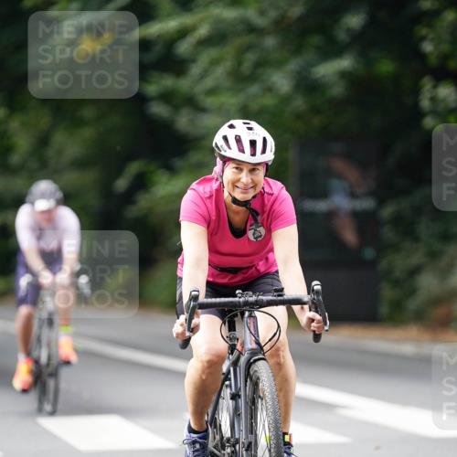 14.09.2025 - Stadtparktriathlon Michael Burmester http://msf.ph/oto/8912754 14.09.2025 11:43:16 Radfahren 946, 1059, 1117 meine-sportfotos.de