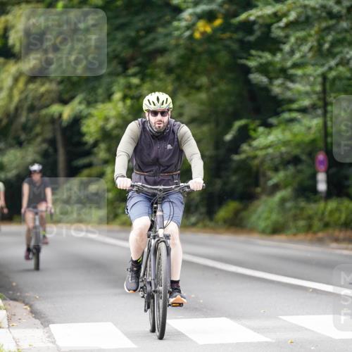 14.09.2025 - Stadtparktriathlon Michael Burmester http://msf.ph/oto/8912759 14.09.2025 11:43:21 Radfahren 946, 961, 985, 1059, 1117 meine-sportfotos.de