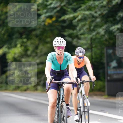 14.09.2025 - Stadtparktriathlon Michael Burmester http://msf.ph/oto/8912771 14.09.2025 11:43:37 Radfahren 947, 1097, 1109 meine-sportfotos.de