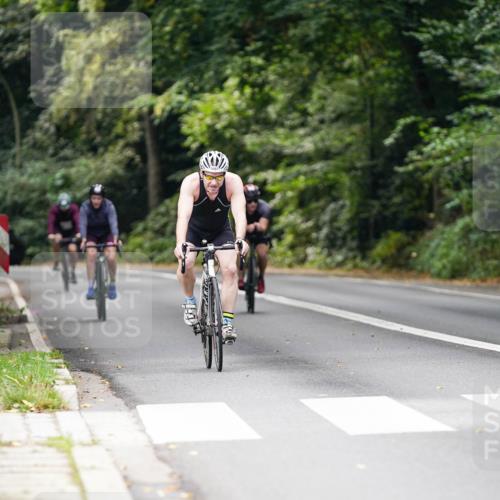 14.09.2025 - Stadtparktriathlon Michael Burmester http://msf.ph/oto/8912773 14.09.2025 11:43:42 Radfahren 932, 947, 1097, 1109, 1112 meine-sportfotos.de