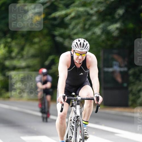 14.09.2025 - Stadtparktriathlon Michael Burmester http://msf.ph/oto/8912774 14.09.2025 11:43:44 Radfahren 932, 947, 1097, 1109, 1112 meine-sportfotos.de