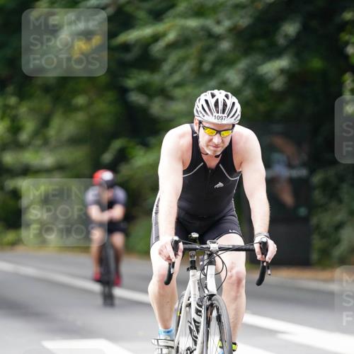 14.09.2025 - Stadtparktriathlon Michael Burmester http://msf.ph/oto/8912775 14.09.2025 11:43:44 Radfahren 932, 947, 1097, 1109, 1112 meine-sportfotos.de