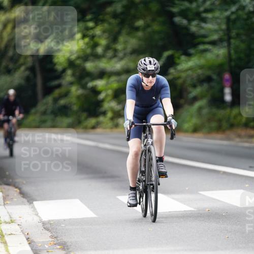 14.09.2025 - Stadtparktriathlon Michael Burmester http://msf.ph/oto/8912789 14.09.2025 11:44:08 Radfahren 925, 996, 1020, 1027, 1101, 1115 meine-sportfotos.de