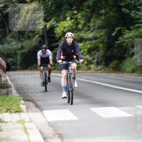 14.09.2025 - Stadtparktriathlon Michael Burmester http://msf.ph/oto/8912791 14.09.2025 11:44:12 Radfahren 925, 996, 1027, 1115 meine-sportfotos.de