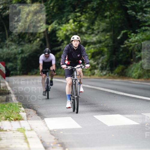 14.09.2025 - Stadtparktriathlon Michael Burmester http://msf.ph/oto/8912792 14.09.2025 11:44:12 Radfahren 925, 996, 1027, 1115 meine-sportfotos.de