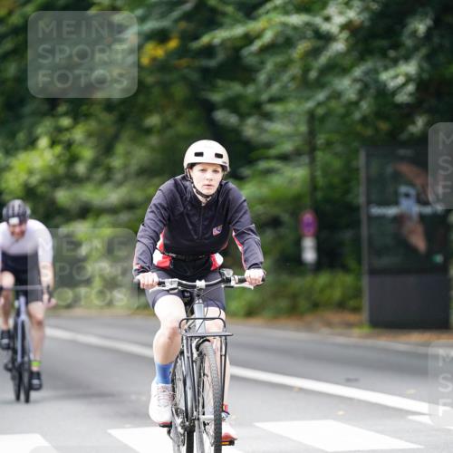 14.09.2025 - Stadtparktriathlon Michael Burmester http://msf.ph/oto/8912793 14.09.2025 11:44:13 Radfahren 925, 996, 1027, 1115 meine-sportfotos.de