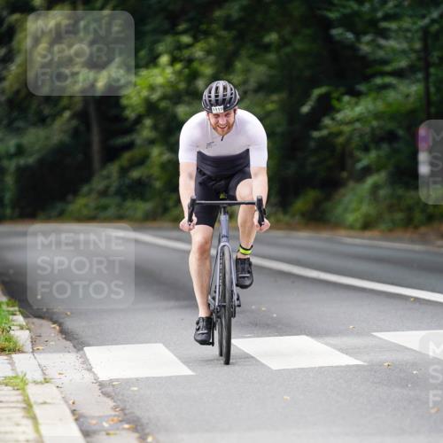 14.09.2025 - Stadtparktriathlon Michael Burmester http://msf.ph/oto/8912796 14.09.2025 11:44:14 Radfahren 925, 996, 1027, 1115 meine-sportfotos.de