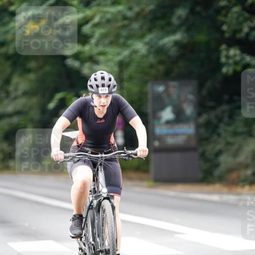 14.09.2025 - Stadtparktriathlon Michael Burmester http://msf.ph/oto/8912858 14.09.2025 11:45:40 Radfahren 963, 975, 981, 1064 meine-sportfotos.de