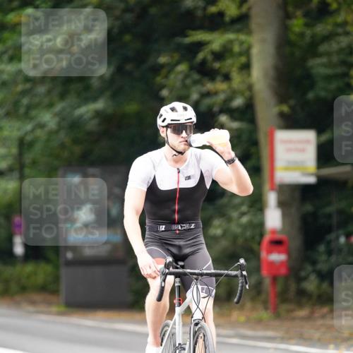 14.09.2025 - Stadtparktriathlon Michael Burmester http://msf.ph/oto/8912862 14.09.2025 11:45:58 Radfahren 837, 924, 1047 meine-sportfotos.de
