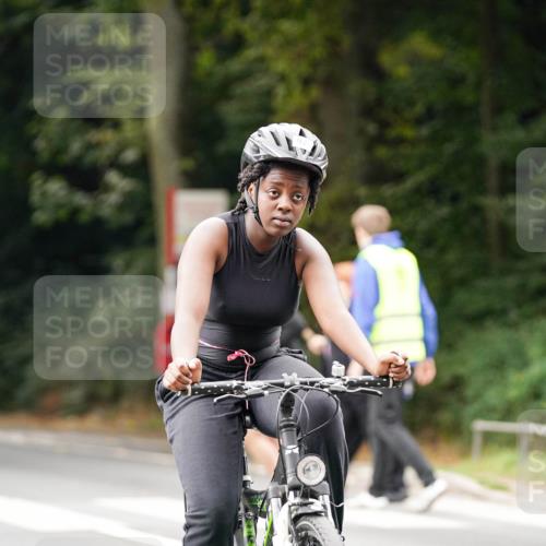 14.09.2025 - Stadtparktriathlon Michael Burmester http://msf.ph/oto/8912866 14.09.2025 11:46:01 Radfahren 837, 924, 1047 meine-sportfotos.de