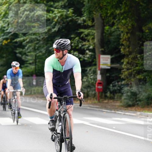 14.09.2025 - Stadtparktriathlon Michael Burmester http://msf.ph/oto/8912909 14.09.2025 11:47:03 Radfahren 937, 940, 955, 1060, 1069, 1073, 1091, 1110, 1120 meine-sportfotos.de