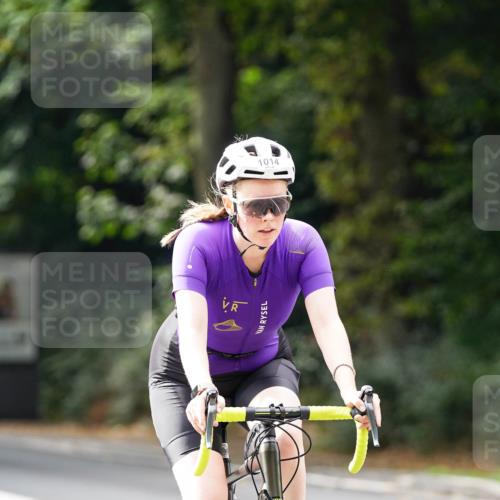 14.09.2025 - Stadtparktriathlon Michael Burmester http://msf.ph/oto/8912940 14.09.2025 11:47:39 Radfahren 1014 meine-sportfotos.de