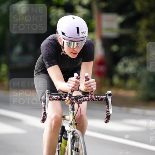 14.09.2025 - Stadtparktriathlon Michael Burmester http://msf.ph/oto/8912980 14.09.2025 11:48:42 Radfahren 950, 951, 992, 1022, 1071 meine-sportfotos.de