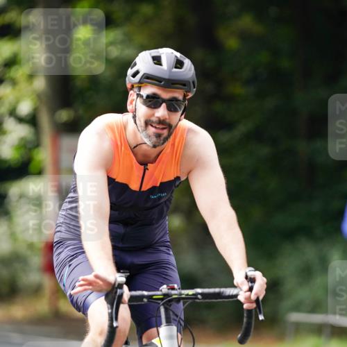 14.09.2025 - Stadtparktriathlon Michael Burmester http://msf.ph/oto/8912982 14.09.2025 11:48:45 Radfahren 950, 951, 992, 1022, 1071 meine-sportfotos.de