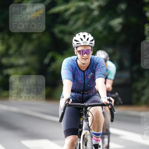 14.09.2025 - Stadtparktriathlon Michael Burmester http://msf.ph/oto/8913000 14.09.2025 11:49:10 Radfahren 942, 945, 966, 1001, 1072, 1076, 1092, 1113 meine-sportfotos.de