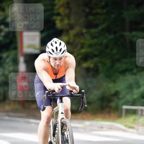 14.09.2025 - Stadtparktriathlon Michael Burmester http://msf.ph/oto/8913036 14.09.2025 11:50:10 Radfahren 935, 958, 969, 978, 1075, 1077, 1084, 1103, 1121 meine-sportfotos.de