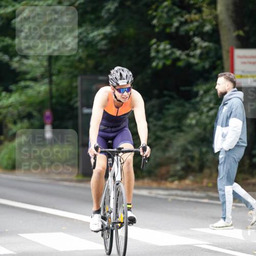 14.09.2025 - Stadtparktriathlon Michael Burmester http://msf.ph/oto/8913065 14.09.2025 11:50:42 Radfahren 986, 990, 1066, 1109 meine-sportfotos.de