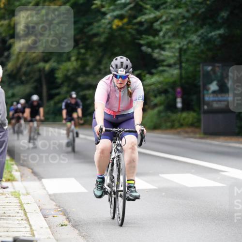 14.09.2025 - Stadtparktriathlon Michael Burmester http://msf.ph/oto/8913088 14.09.2025 11:51:18 Radfahren 962, 974, 976, 1040, 1043, 1057, 1080, 1083, 1097, 1101 meine-sportfotos.de
