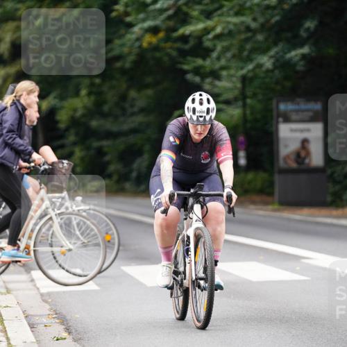 14.09.2025 - Stadtparktriathlon Michael Burmester http://msf.ph/oto/8913155 14.09.2025 11:52:43 Radfahren 938, 1008, 1048 meine-sportfotos.de