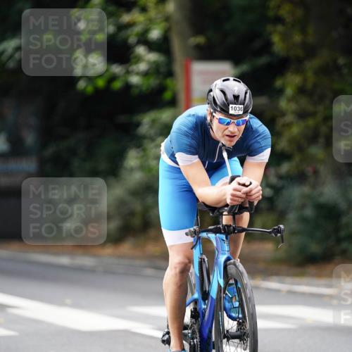 14.09.2025 - Stadtparktriathlon Michael Burmester http://msf.ph/oto/8913224 14.09.2025 11:54:01 Radfahren 975, 993, 1036, 1058, 1096, 1185 meine-sportfotos.de