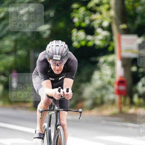 14.09.2025 - Stadtparktriathlon Michael Burmester http://msf.ph/oto/8913255 14.09.2025 11:54:44 Radfahren 1041, 1065, 1110 meine-sportfotos.de