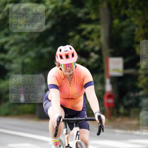 14.09.2025 - Stadtparktriathlon Michael Burmester http://msf.ph/oto/8913494 14.09.2025 12:00:04 Radfahren 986 meine-sportfotos.de