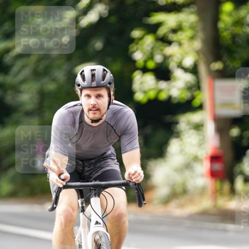 14.09.2025 - Stadtparktriathlon Michael Burmester http://msf.ph/oto/8913498 14.09.2025 12:00:19 Radfahren 1048, 1100, 1184 meine-sportfotos.de