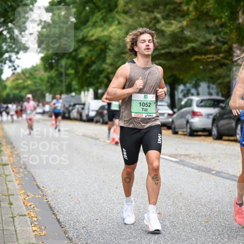 21.09.2025 - PSD Bank Halbmarathon Dr. Thomas Lammeyer http://msf.ph/oto/8917516 21.09.2025 10:33:44 Laufen 1052, 1066 meine-sportfotos.de
