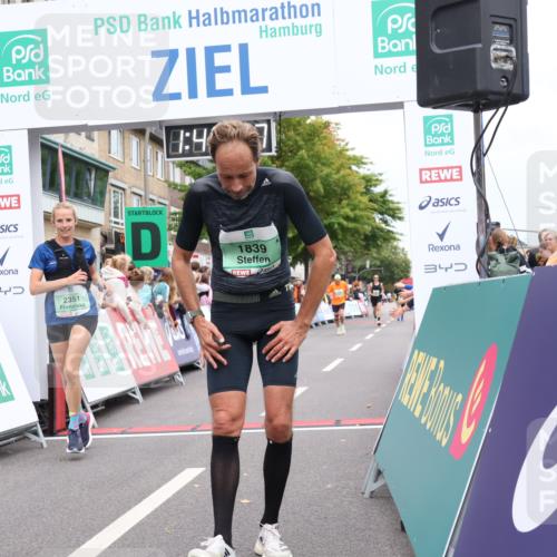 21.09.2025 - PSD Bank Halbmarathon Strokosch-Dieckow http://msf.ph/oto/8917623 21.09.2025 11:44:40 Ziel 1743, 1839, 1997, 2184, 2188, 2351, 2386, 3923 meine-sportfotos.de