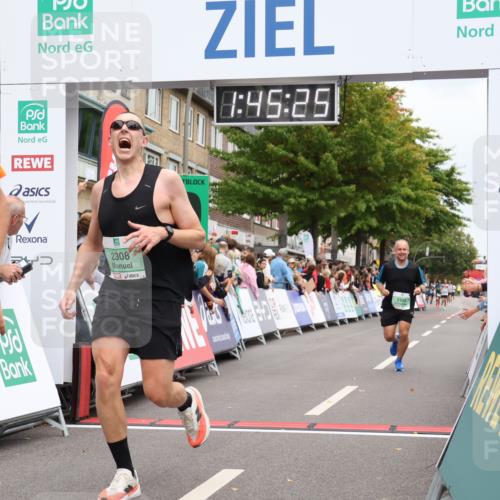 21.09.2025 - PSD Bank Halbmarathon Strokosch-Dieckow http://msf.ph/oto/8917651 21.09.2025 11:44:48 Ziel 1798, 2303, 2308 meine-sportfotos.de