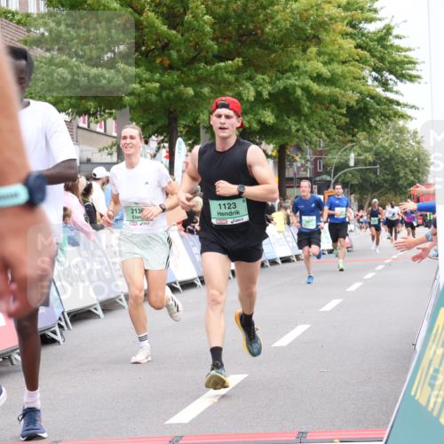 21.09.2025 - PSD Bank Halbmarathon Strokosch-Dieckow http://msf.ph/oto/8917771 21.09.2025 11:45:19 Ziel 1123, 1722, 1774, 1958, 2136, 2501, 3925 meine-sportfotos.de