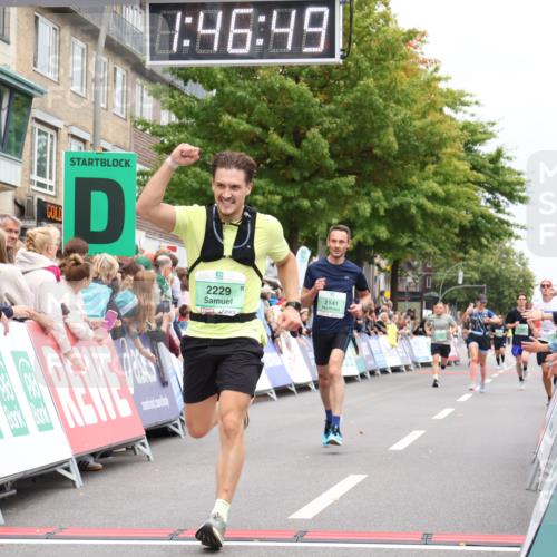 21.09.2025 - PSD Bank Halbmarathon Strokosch-Dieckow http://msf.ph/oto/8917972 21.09.2025 11:46:13 Ziel 2141, 2229, 2235 meine-sportfotos.de